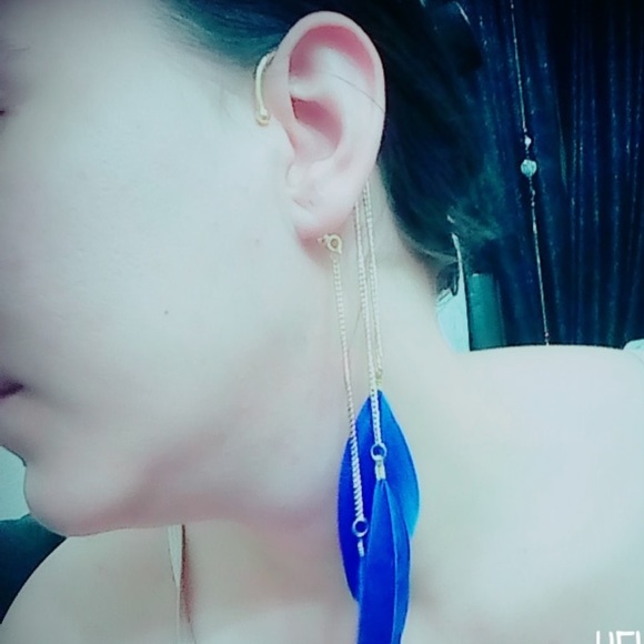 Ear Clip In Red - Picture 3 of 5